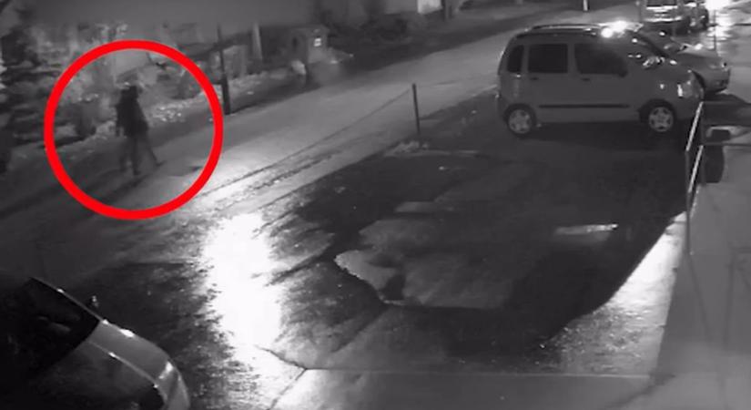Garázstolvajok dolgoztak az éjszakában - a lopott biciklin mentek haza videó