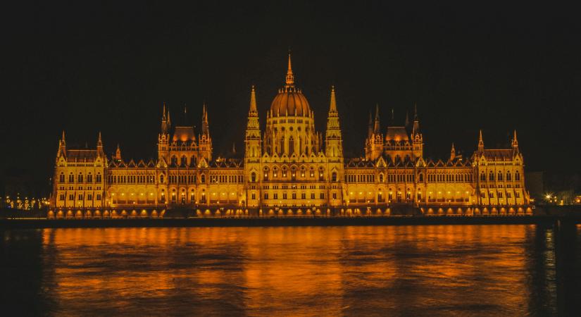 Célegyenesben a magyar kormány kriptós törvényjavaslata