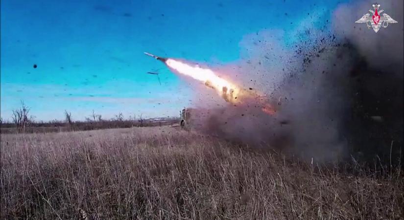 Ukrán drónok semmisítettek meg egy orosz hadihajót  videó