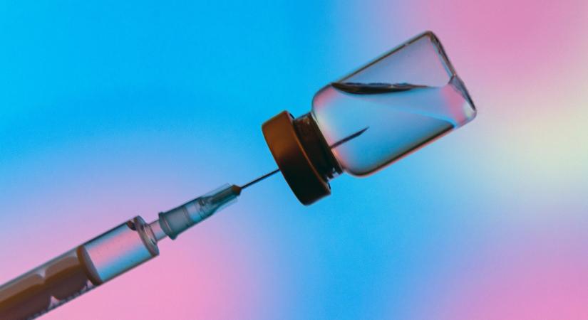 Elképesztő emberkísérlet: 217 koronavírus oltást adott be magának egy német férfi, de semmi baja
