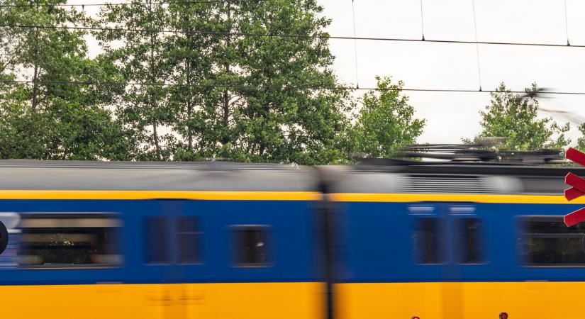 Szörnyethalt egy utas a vidéki állomáson: nem sikerült a mozgó vonatra felkapaszkodnia