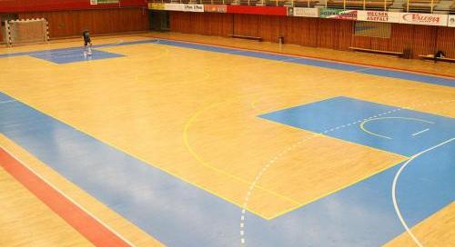 Felavatta felújított városi sportcsarnokát Pécs