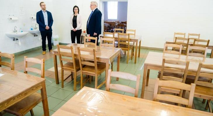Új bútorokat szereztek be a tarnamérai iskolába 