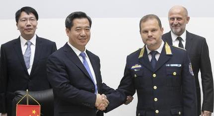 Pintér Sándor megállapodott: kínai rendőrök is járőrözhetnek Magyarországon