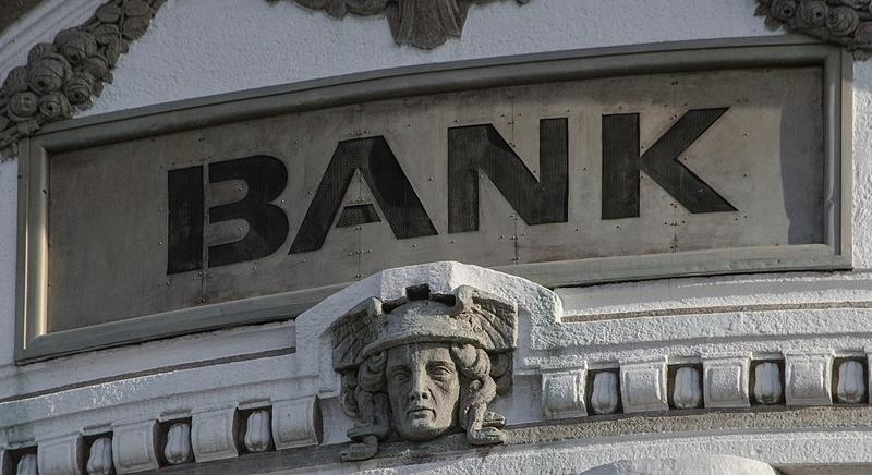 Gigászi nyereség és fiókbezárások, ilyen évet zártak a bankok