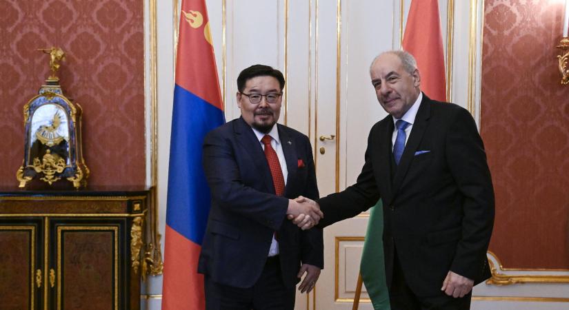 Magyarország híd Ázsia és Európa között - Sulyok Tamás a mongóliai Állami Nagy Hurál elnökét fogadta