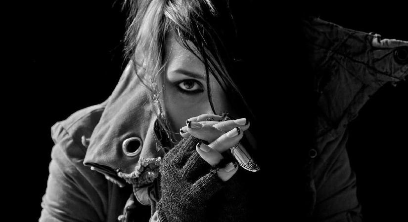 Sötét szemfesték és fekete ruhák – A 10 legdögösebb filmes goth csaj