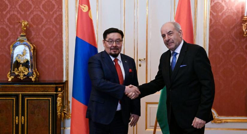 Magyarország híd Ázsia és Európa között – Sulyok Tamás a mongóliai Állami Nagy Hurál elnökét fogadta