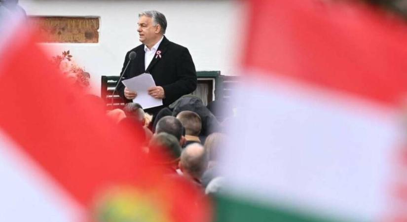 A Békemenetről „hallgat a sötétség”, de az valószínüsíthető, hogy Orbán a Nemzeti Múzeum előtt olvas fel március 15-én