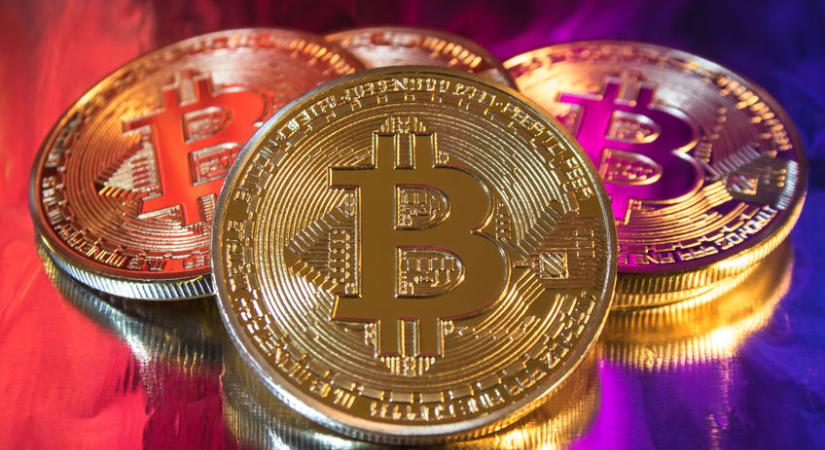 Szenzáció a kriptvilágban: új csúcsot döntött a bitcoin, majd zuhanórepülésbe kezdett!