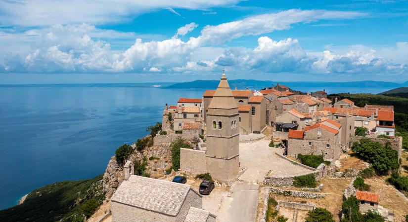 Az ősi horvát sziklaváros, ahol ma már csak két ember él