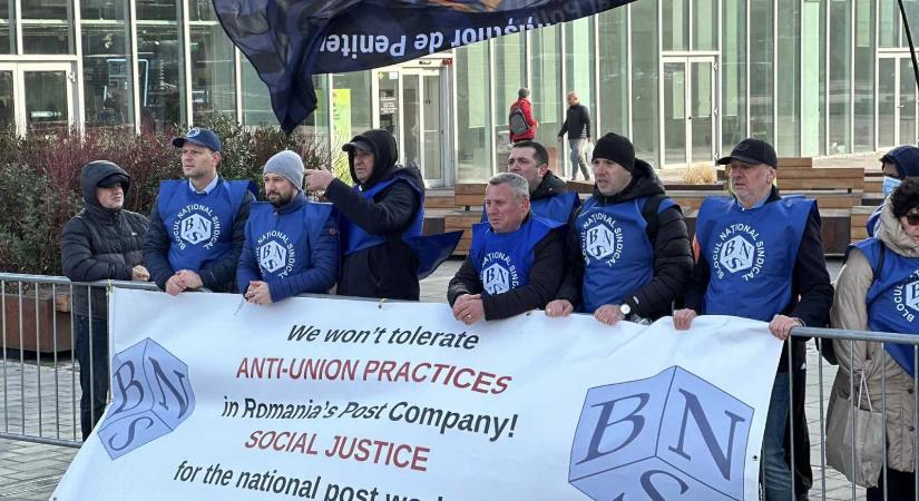 A Romexpo előtt tartanak sztrájkőrséget a postások – ott zajlik az Európai Néppárt kongresszusa