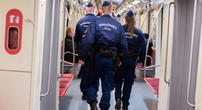 Kötötpályán razziázak a rendőrök: az M4-es metró, majd a 4-es, 6-os villamos vonalát is ellenőrizték