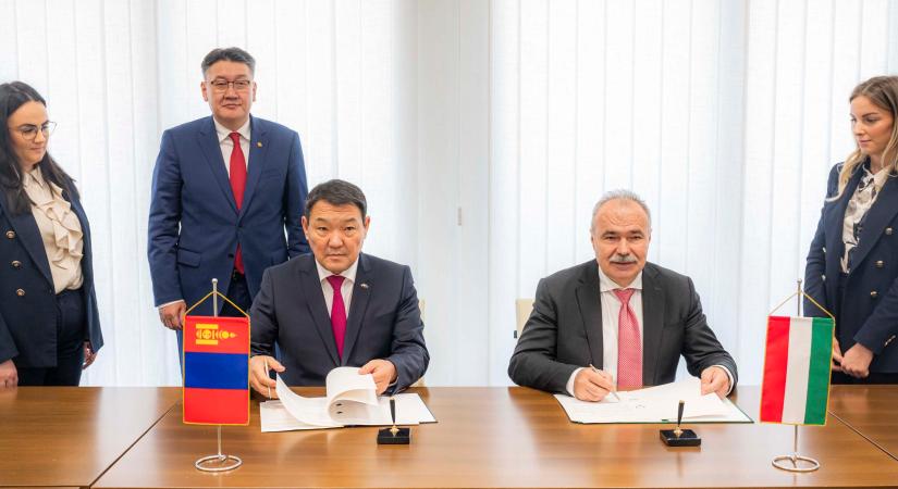 Szoros együttműködés Mongóliával