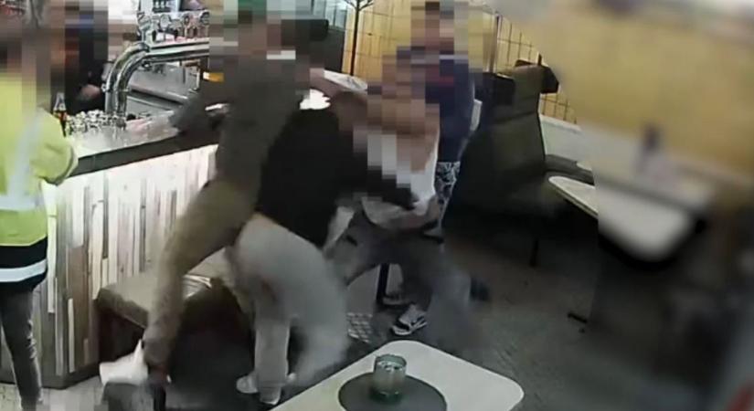 Hatalmas verekedés volt egy balatonboglári kocsmában – videó
