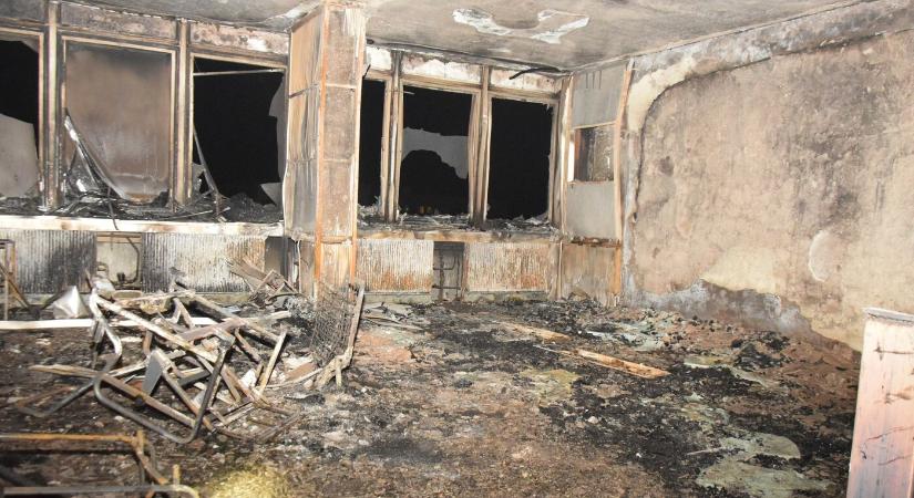 A tűzoltók legalább 100 ezer euróra becsülik a kárt a kiégett kassai kórházban