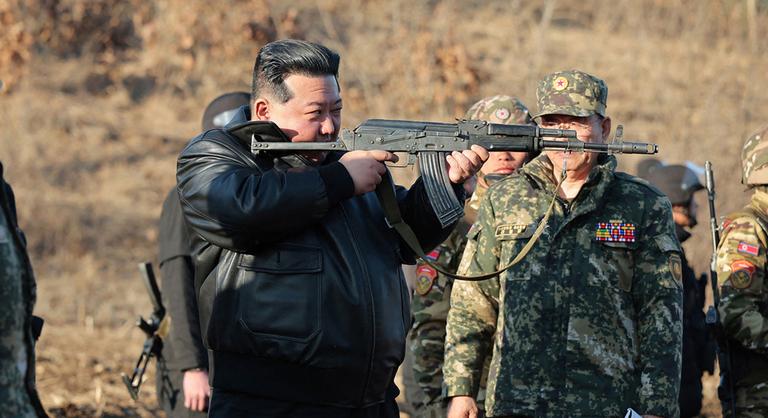 Kim Dzsongun háborús előkészületeket rendelt el Észak-Koreában
