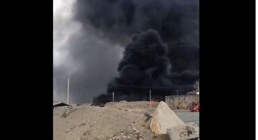 Óriási tűz tombol egy iráni olajfinomítóban, egy ember meghalt