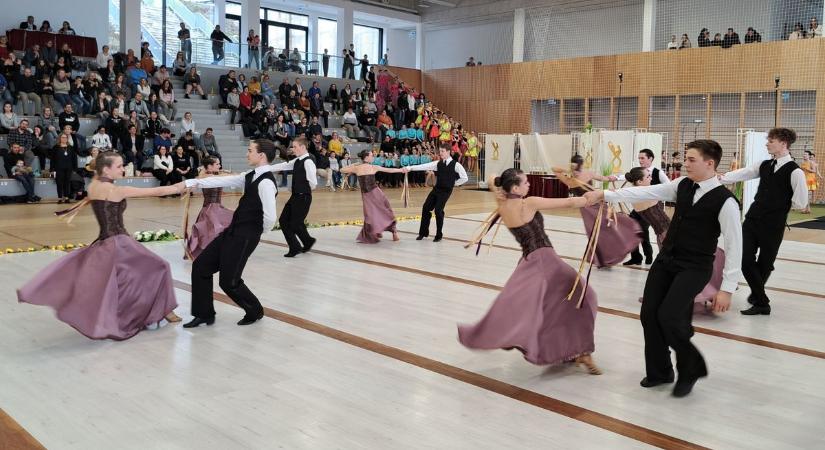 Fiatalok versenyben ropták a táncot Sátoraljaújhelyen