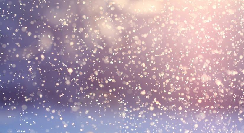 Az ország több pontján esik a hó, Kékestetőn kifehéredtek a háztetők