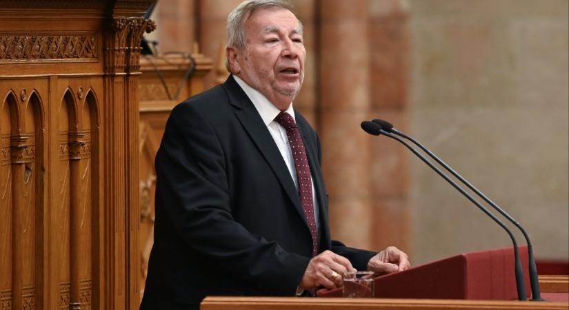 Az ÁSZ volt elnöke válthatja Magyar Pétert Mészáros bankjánál