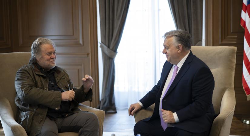 Steve Bannont fogadta Orbán a washingtoni magyar nagykövetségen