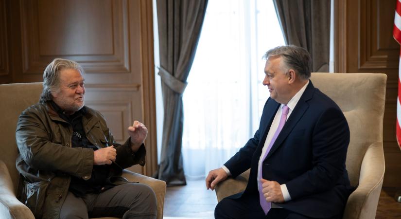 Orbán Viktor Steve Bannonnal is találkozott a washingtoni magyar nagykövetségen