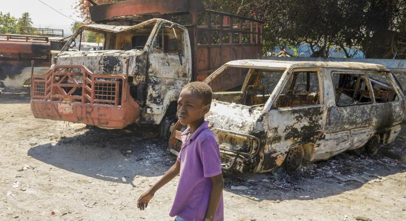 Pokoli helyzet Haitin: a lakosságot terrorban tartó bűnbandák nyerésre állnak, az egészségügy pedig az összeomlás szélére került