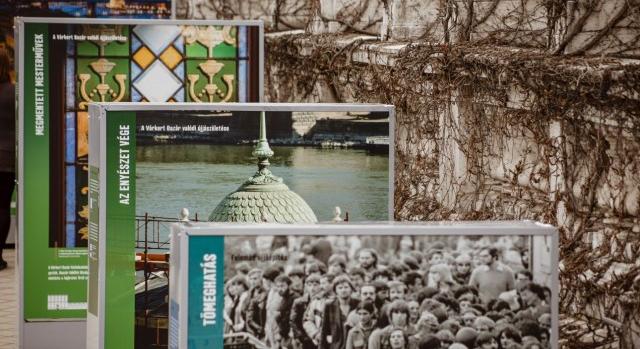 Plakátkiállítás mutatja be a tíz éve megújult Várkert Bazár történetét