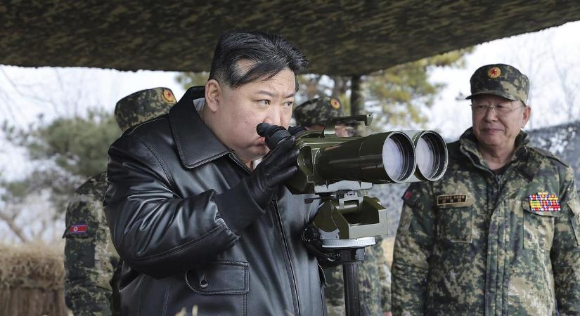 Kim Dzsong Un megnézte az apokalipszist és túlélte - fotókon az elrettentő észak-koreai tűzvihar