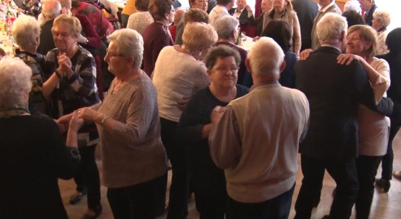 Egy esztendőben sem marad el a nőnapi ünneplés a MOL Bányász Nyugdíjas Klubban