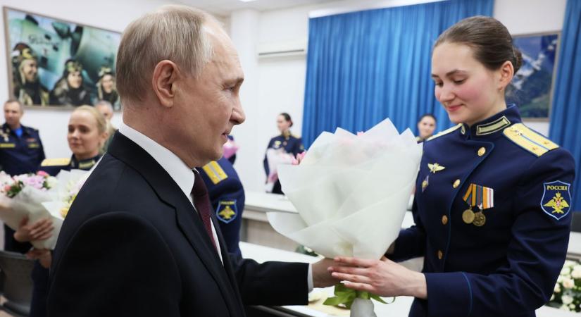 Putyin elismerte és megköszönte a harcoló katonákat támogató nők kitartását  videó