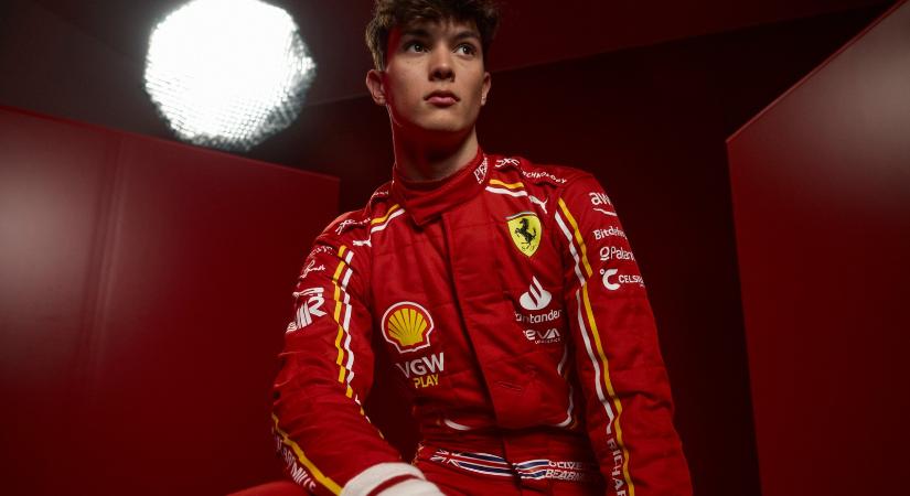 Műteni kell Carlos Sainzot, 18 éves újonc lesz a „Ferrari-beugró” a szaúdi F1-futamon