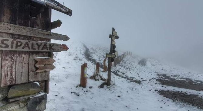 Nőnapi havas kaland a Nagy-Hideg-hegyen
