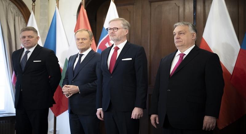Heves volt a vita a prágai V4-találkozón, Tusk és Fiala még kiabált is Orbánnal