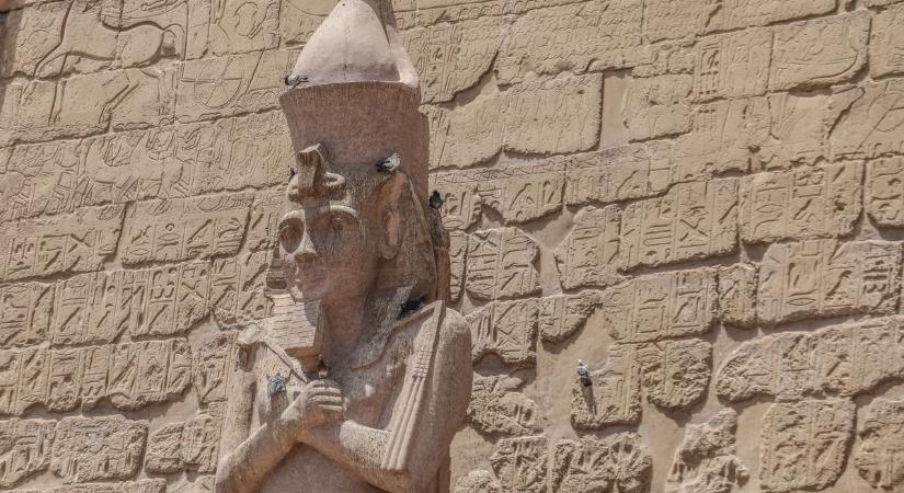 Meglepő helyen találtak rá a fáraó szobrára Egyiptomban