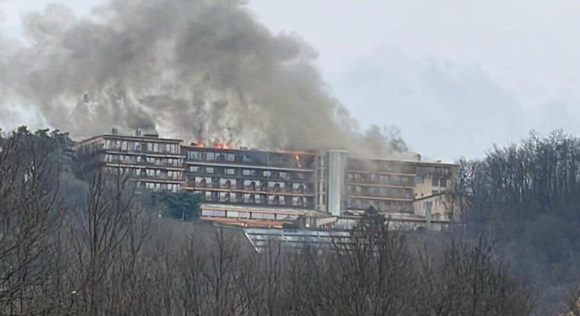 Tűz ütött ki a neves wellness hotelben, kigyulladt a Hotel Silvanus
