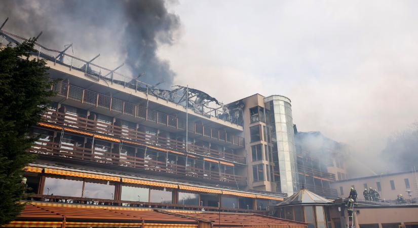 Tűz a visegrádi Hotel Silvanusban – Utómunkálatokat végeznek a tűzoltók