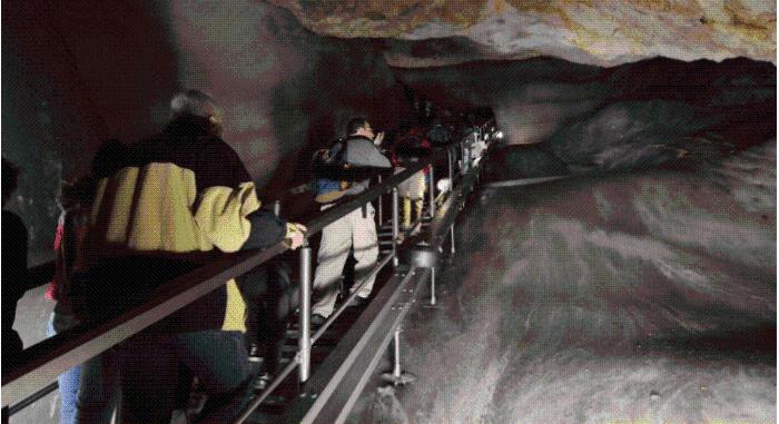 Tudósok vizsgálják a Dobsinai-jégbarlang helyzetét