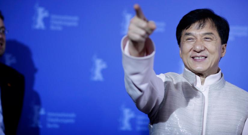 Így néz ki Jackie Chan nénikévé öregedett 70 éves felesége akinek elképesztően furcsa hobbija van, több millió forintot költ el erre az egy dologra