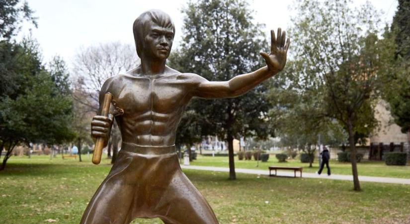 Fémhulladékként akarták értékesíteni a keresztény-muszlim együttélést hirdető Bruce Lee szobrot