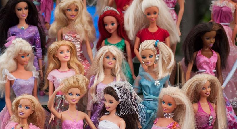 Elképesztő összegeket fizetnek a legdrágább Barbie babákért