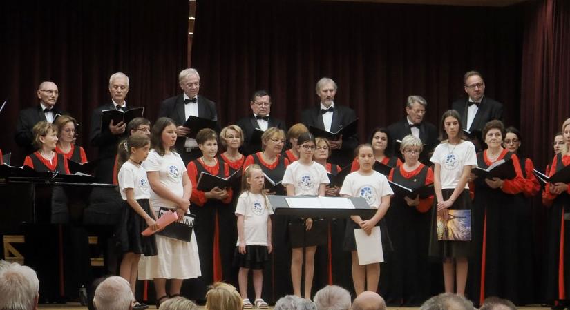 Diákokat is vár a Veszprémi Liszt Ferenc Kórustársaság