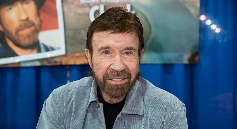 Chuck Norris unta a Walker, a texasi kopót – Jót nevet a róla szóló vicceken a 84 éves sztár