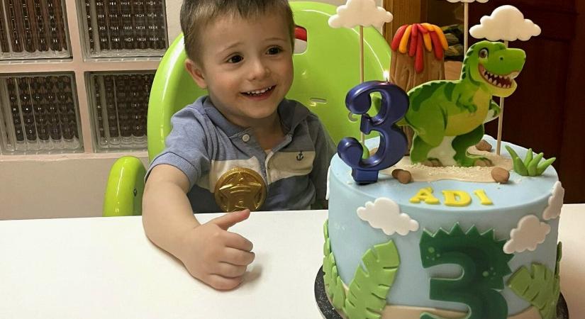 AZ ÉLETÉÉRT KÜZDENEK! A 3 éves Monostori Ádámnak 1,3 milliárd forintra lenne szüksége, hogy génterápiát kapjon