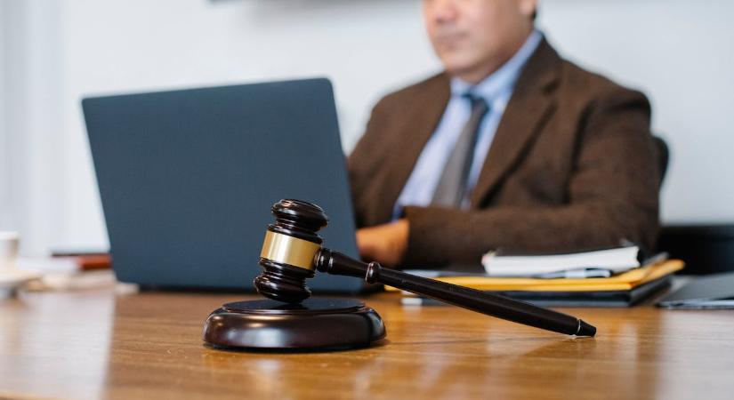 Már online is bármikor képviselhetik ügyfeleiket a védők a bírósági tárgyalásokon