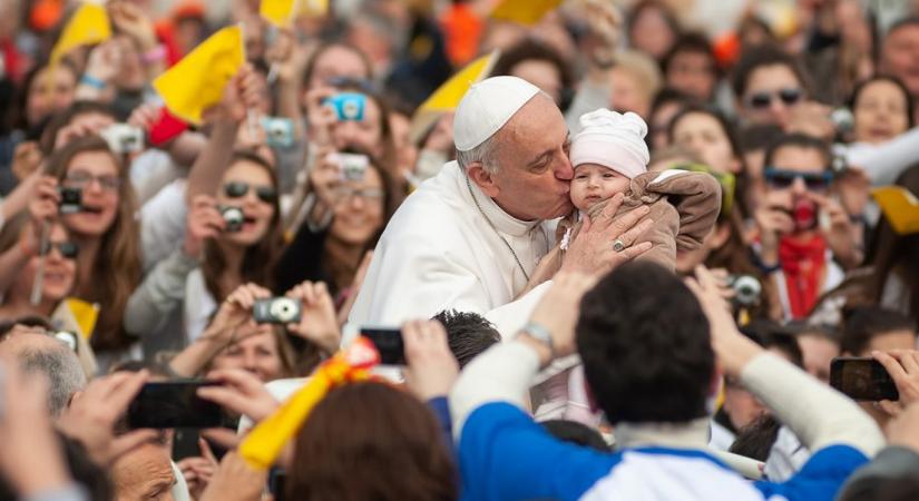 Ferenc pápa: az egyház legyen védett hely a kiskorúak számára
