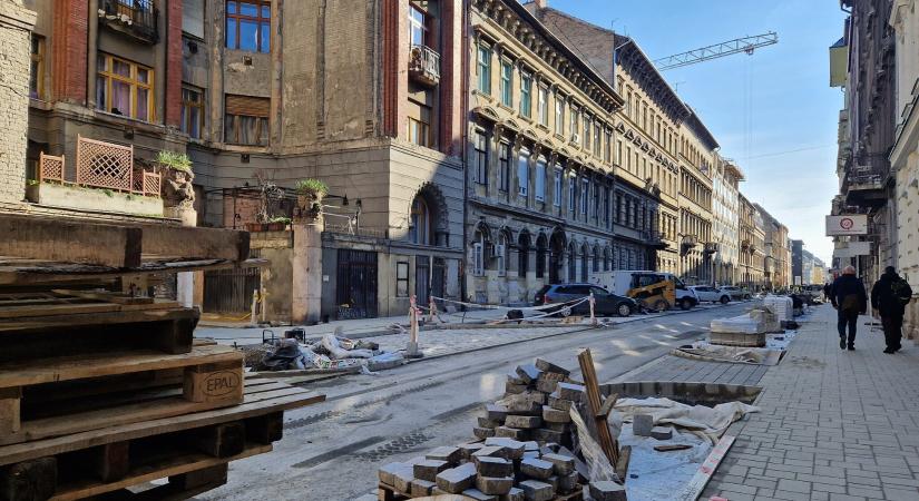 Megkezdődött a pesti belváros egyik utcájának felújítása