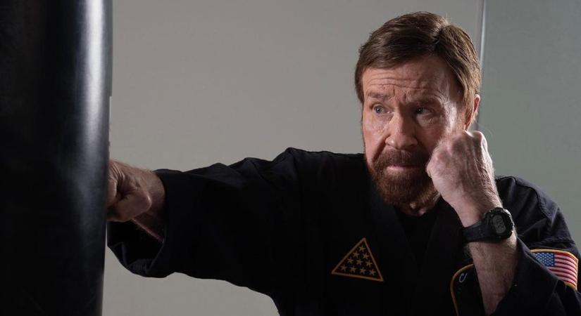 Friss videón a 84 éves Chuck Norris