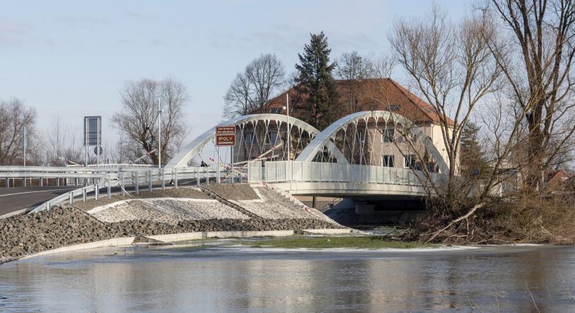 Átadták a legújabb hidat Magyarország és Szlovákia között